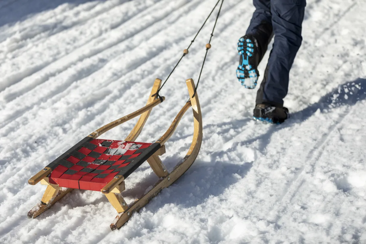 Schlitteln und Skifahren auf öffentlichen Strassen